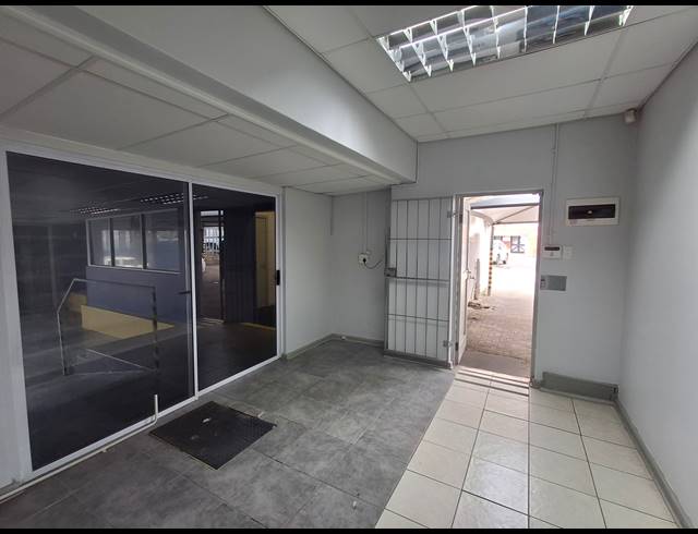 90M² OFFICE TO LET IN VINCENT